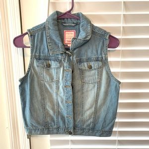 Sleeveless jean vest